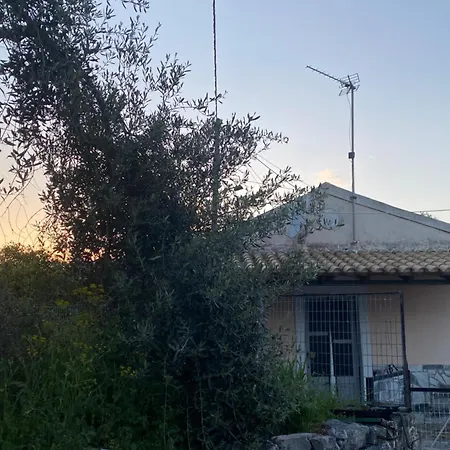 Traditional House Pouglia Loutses