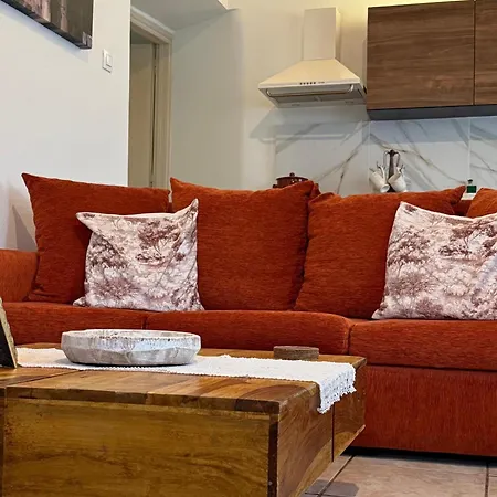 Апартаменты Traditional House Pouglia Loutses