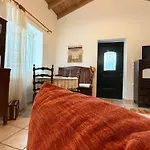 Traditional House Pouglia * Loutses