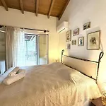 Traditional House Pouglia Apartment Loutses