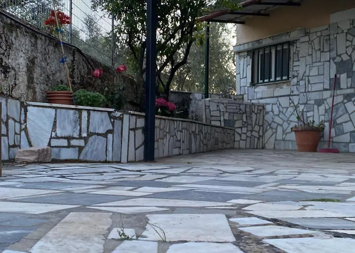 Апартаменты Traditional House Pouglia