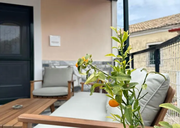 Апартаменты Traditional House Pouglia Loutses